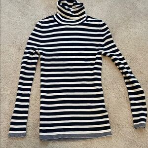 GAP navy and cream striped turtleneck